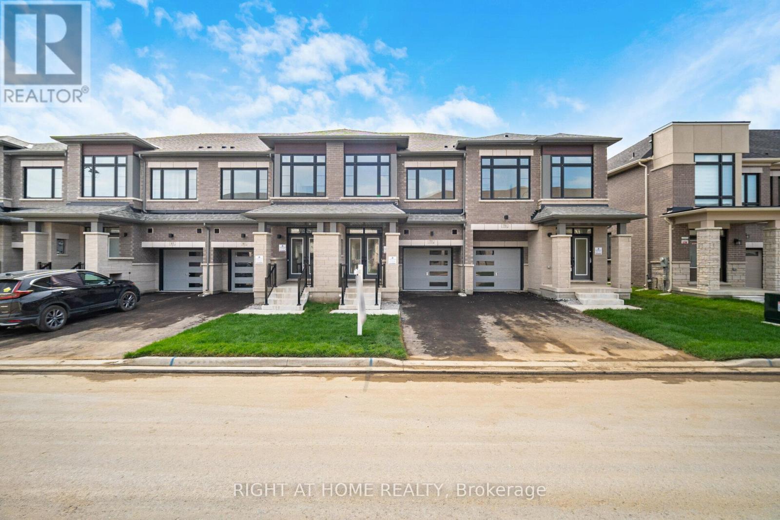 77 Singhampton Road, Vaughan, Ontario  L4H 3N5 - Photo 2 - N12584160