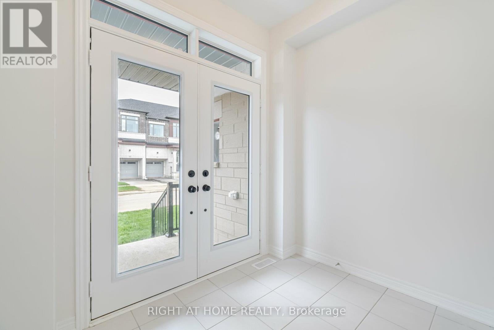 77 Singhampton Road, Vaughan, Ontario  L4H 3N5 - Photo 4 - N12584160