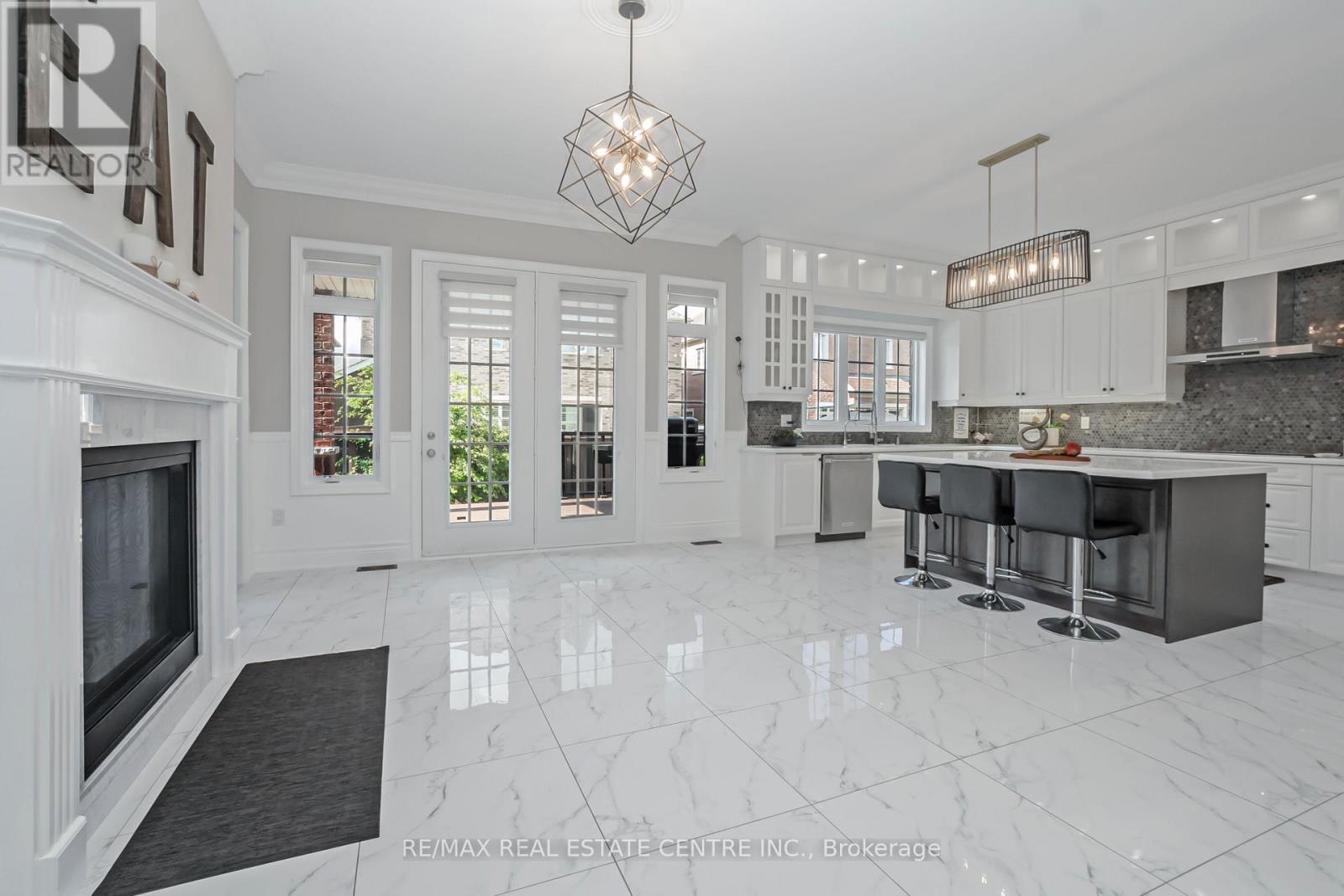 102 Belladonna Circle, Brampton, Ontario  L6P 4B6 - Photo 10 - W12584132