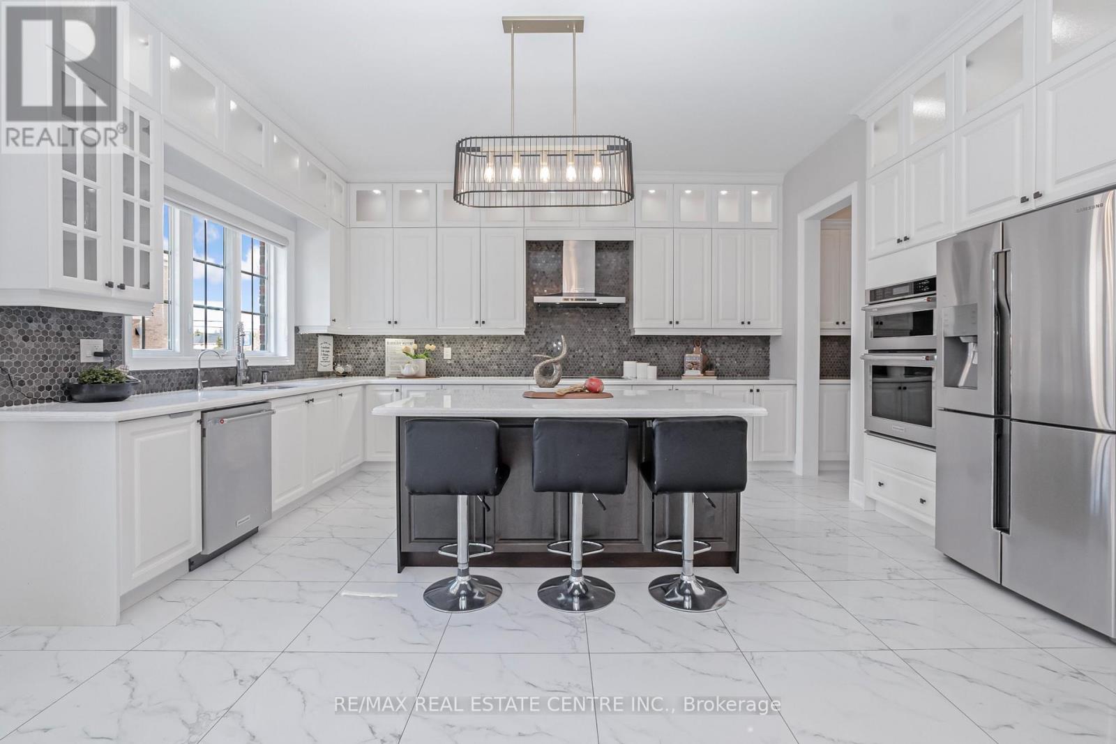 102 Belladonna Circle, Brampton, Ontario  L6P 4B6 - Photo 11 - W12584132