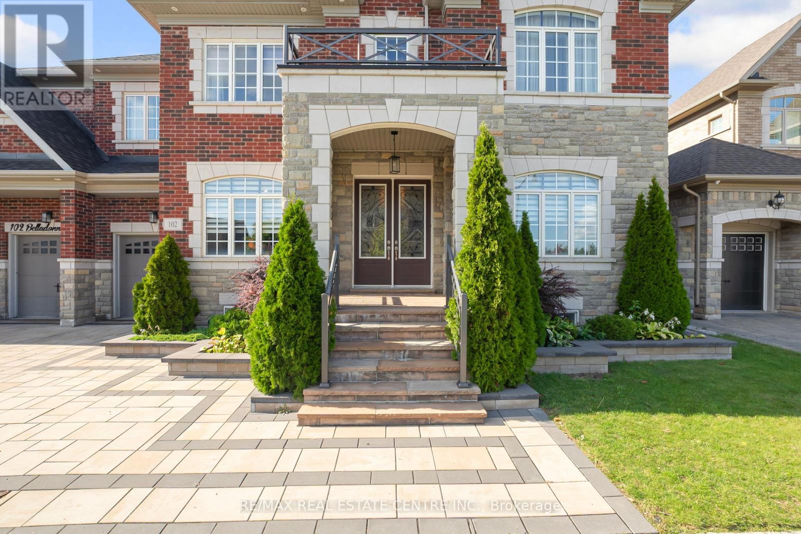 102 Belladonna Circle, Brampton, Ontario  L6P 4B6 - Photo 2 - W12584132