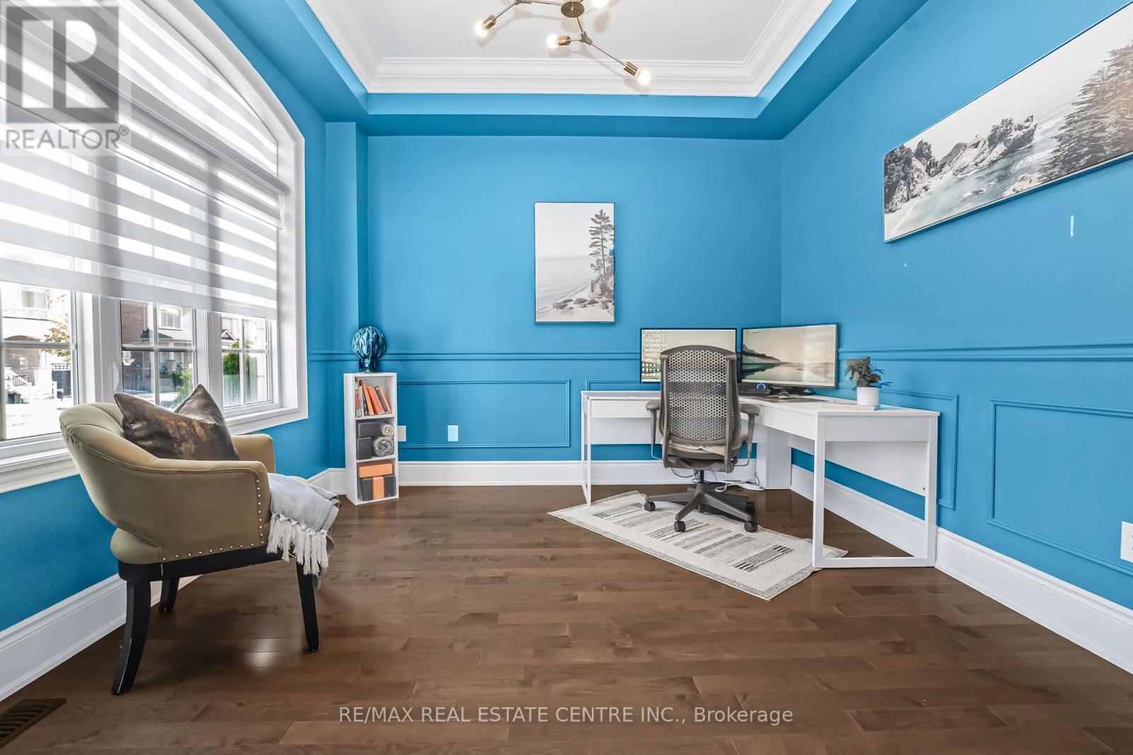 102 Belladonna Circle, Brampton, Ontario  L6P 4B6 - Photo 4 - W12584132