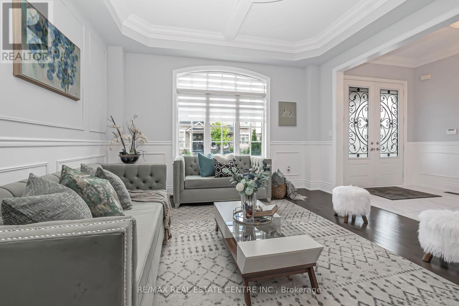 102 Belladonna Circle, Brampton, Ontario  L6P 4B6 - Photo 6 - W12584132