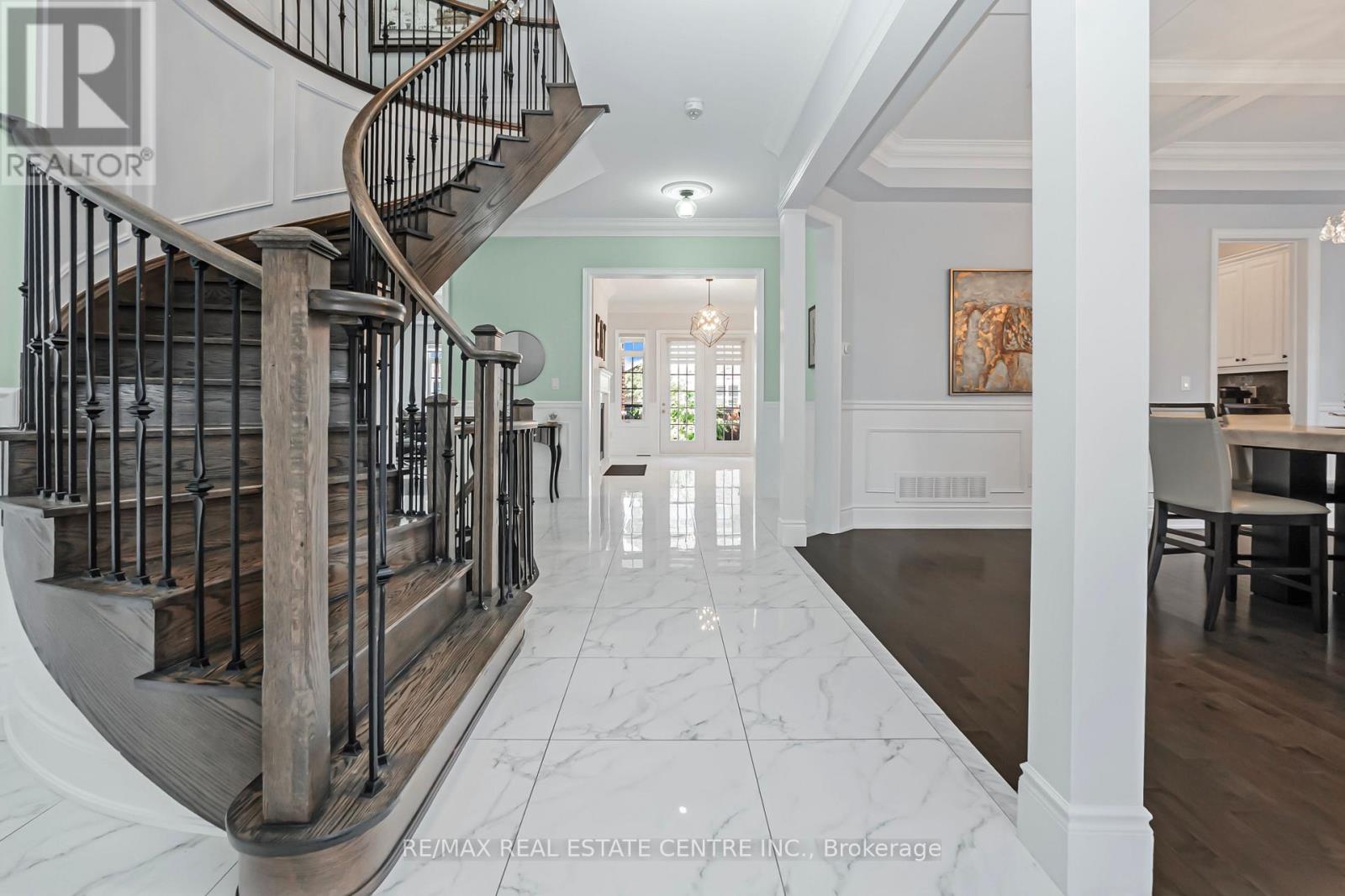 102 Belladonna Circle, Brampton, Ontario  L6P 4B6 - Photo 8 - W12584132