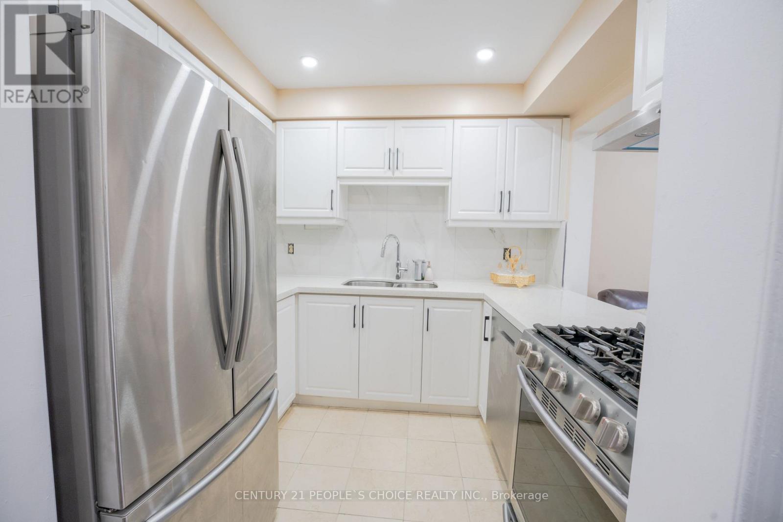 110 Goldenlight Circle, Brampton, Ontario  L6X 4N6 - Photo 12 - W12584148