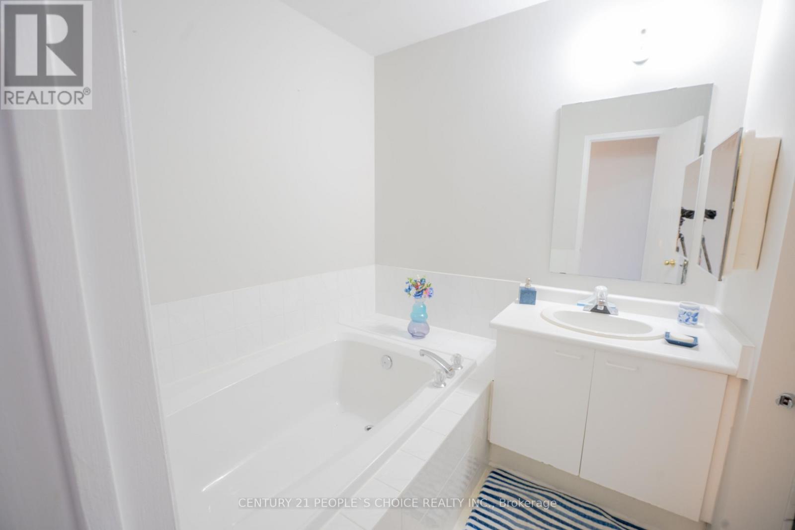 110 Goldenlight Circle, Brampton, Ontario  L6X 4N6 - Photo 21 - W12584148