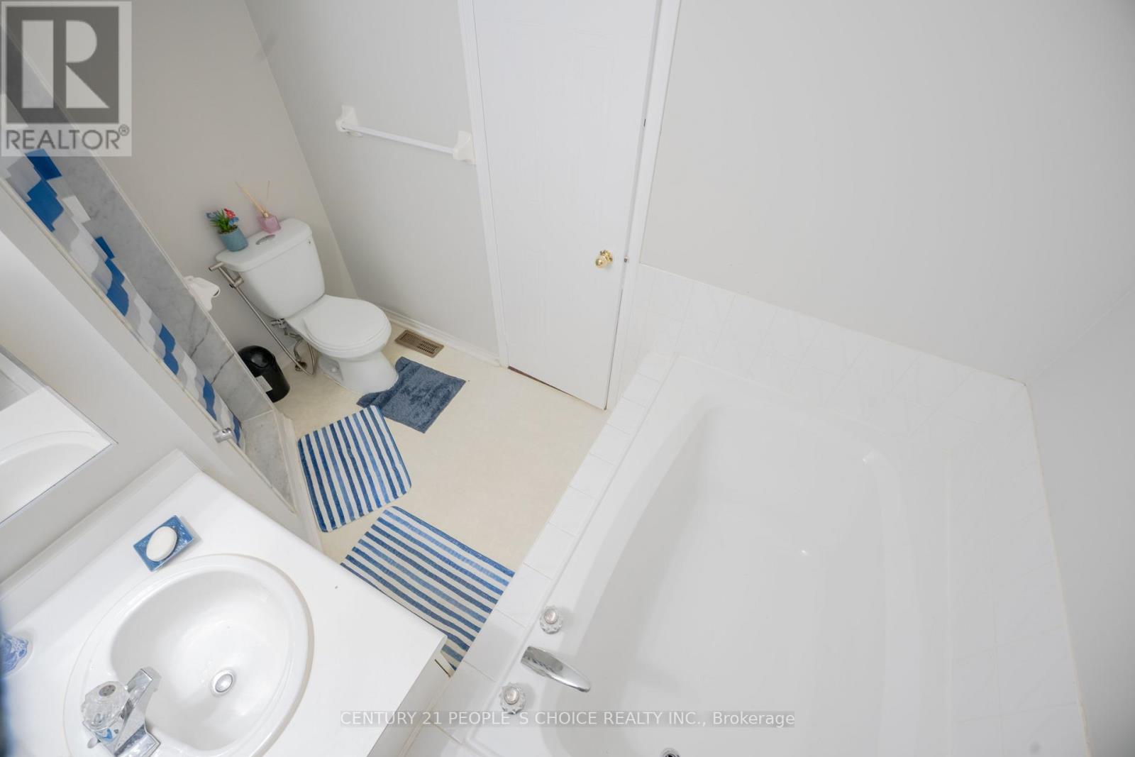 110 Goldenlight Circle, Brampton, Ontario  L6X 4N6 - Photo 23 - W12584148