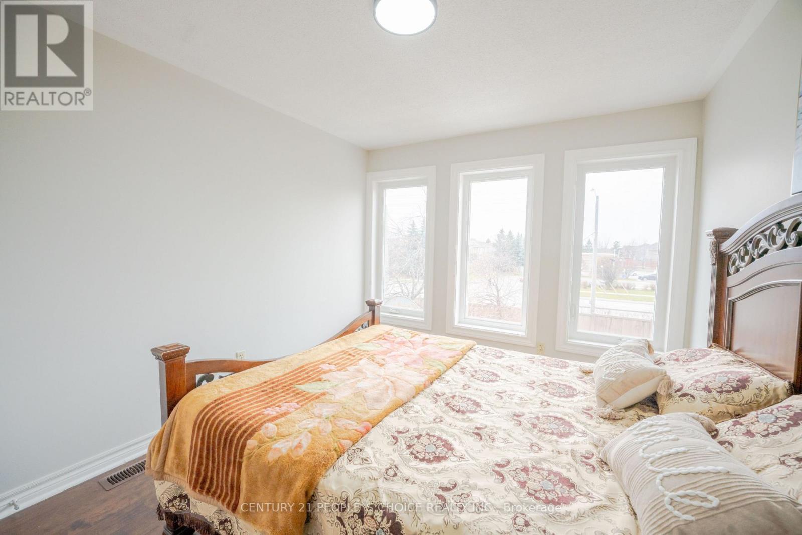 110 Goldenlight Circle, Brampton, Ontario  L6X 4N6 - Photo 31 - W12584148