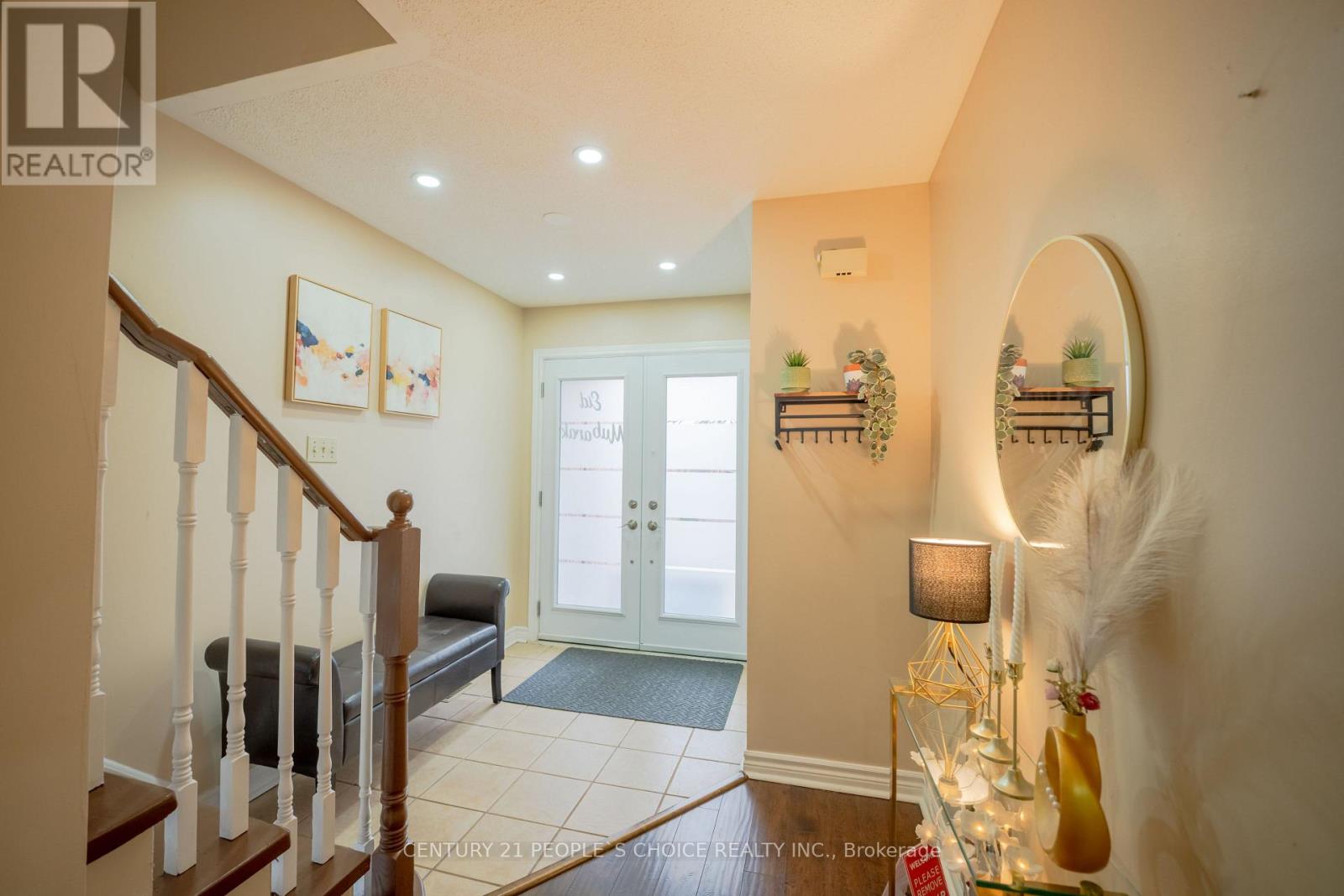 110 Goldenlight Circle, Brampton, Ontario  L6X 4N6 - Photo 4 - W12584148