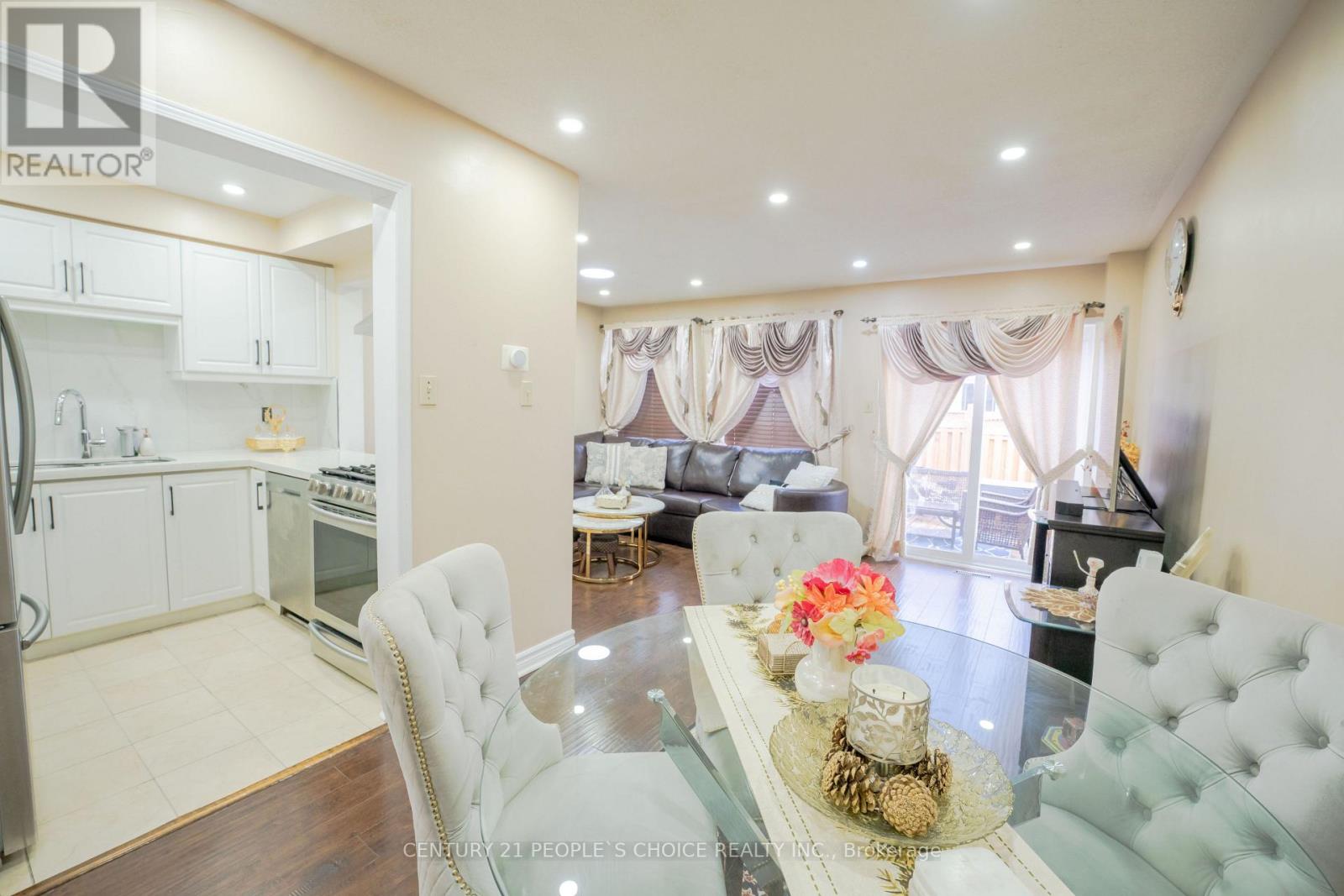 110 Goldenlight Circle, Brampton, Ontario  L6X 4N6 - Photo 6 - W12584148