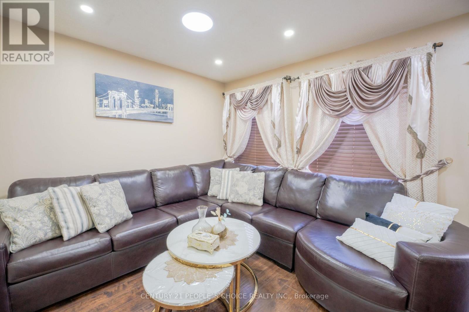 110 Goldenlight Circle, Brampton, Ontario  L6X 4N6 - Photo 9 - W12584148