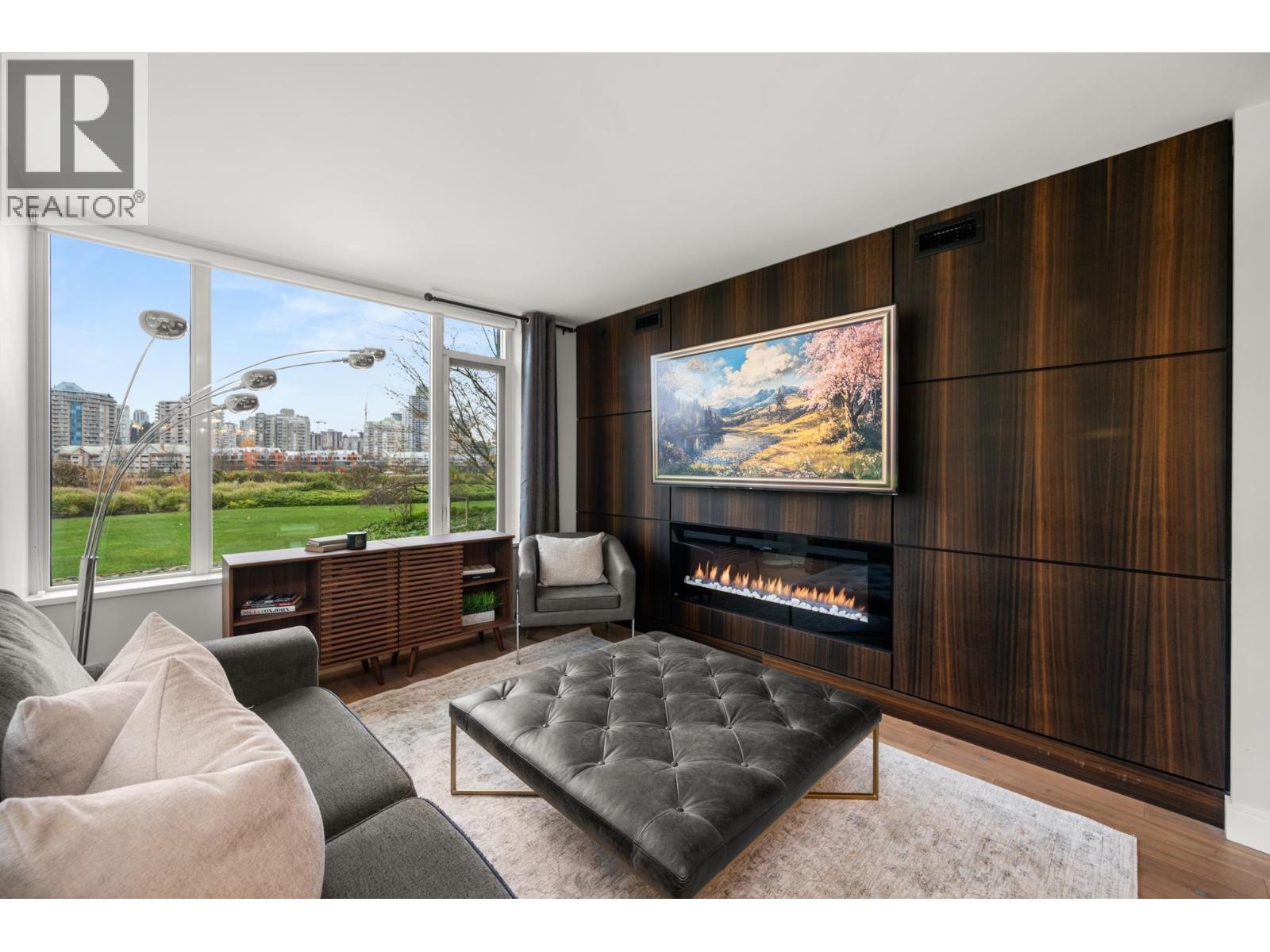 204 210 SALTER STREET, New Westminster, British Columbia