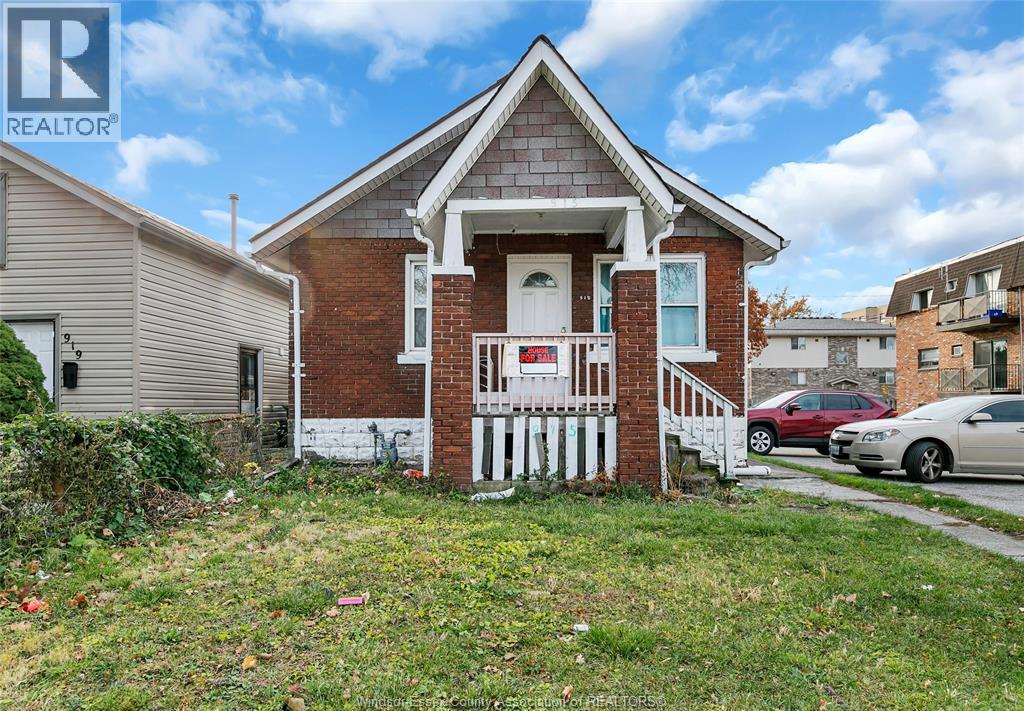 MLS# 25030542: 915 JOSEPHINE, Windsor, Canada