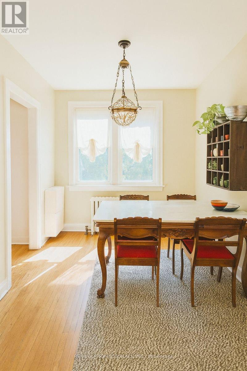 40 Warren Crescent, Toronto, Ontario  M6S 4S2 - Photo 8 - W12583882