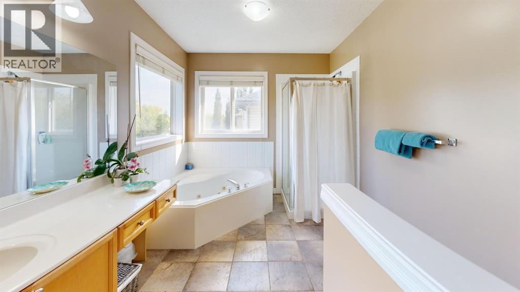 70 Crystalridge Close, Okotoks, Alberta  T1S 1X6 - Photo 15 - A2272359