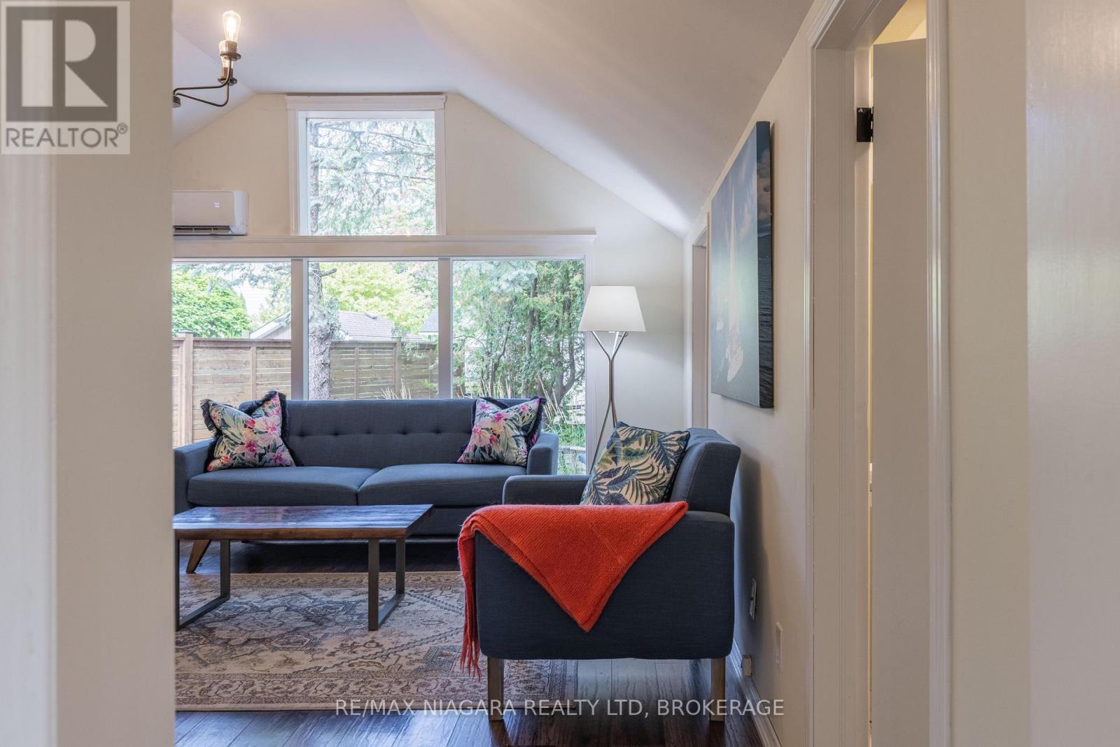 6 Circle Street, Niagara-On-The-Lake (Town), Ontario  L0S 1J0 - Photo 3 - X12584236