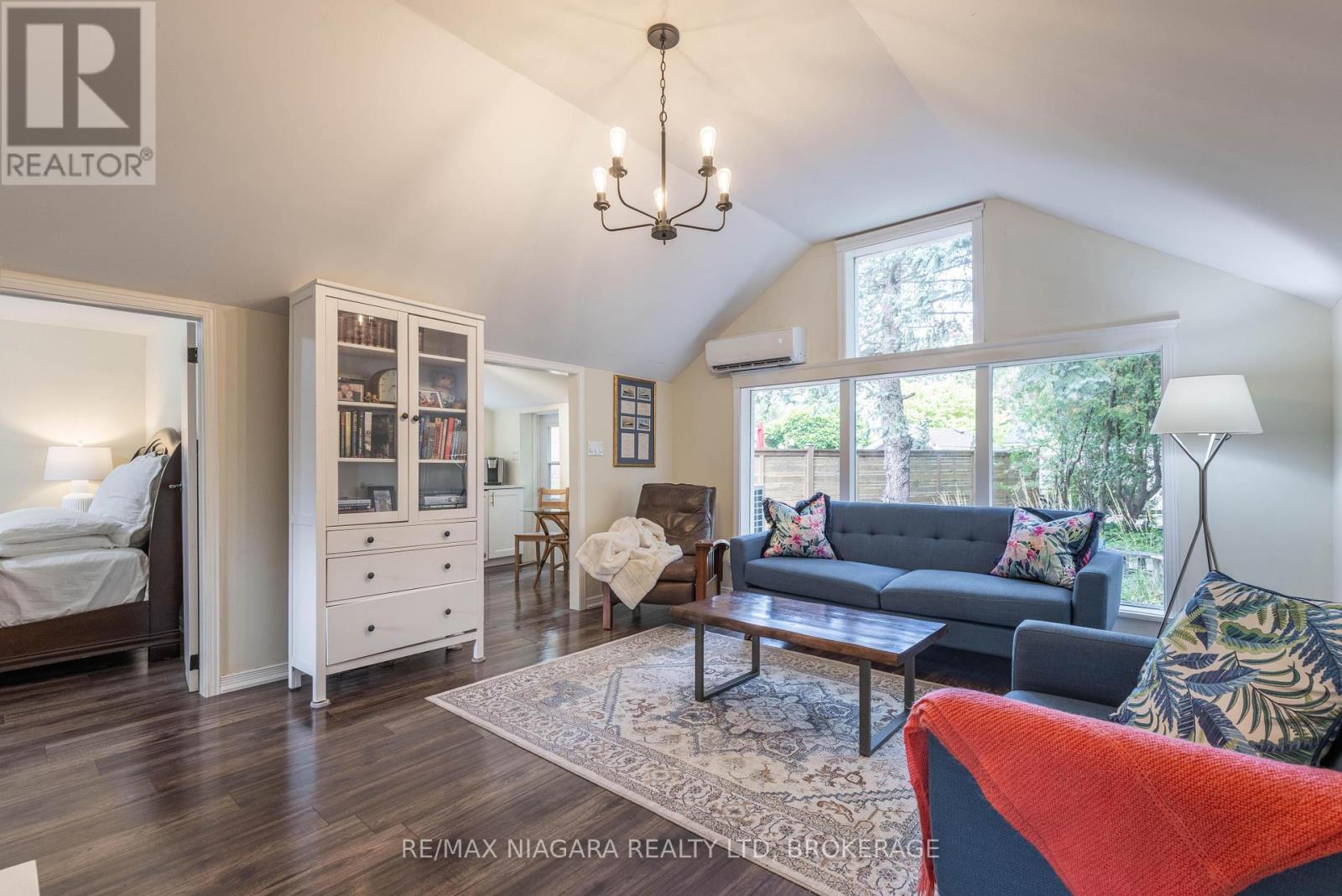 6 Circle Street, Niagara-On-The-Lake (Town), Ontario  L0S 1J0 - Photo 4 - X12584236