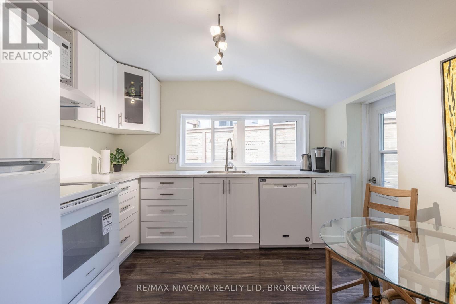 6 Circle Street, Niagara-On-The-Lake (Town), Ontario  L0S 1J0 - Photo 5 - X12584236