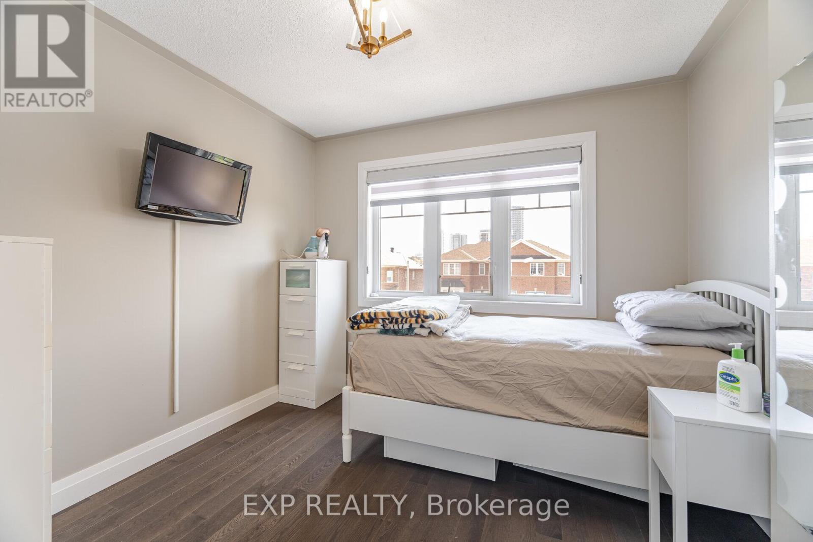 10 Seton Park Road, Toronto (Flemingdon Park), Ontario  M3C 3Z6 - Photo 36 - C12502522