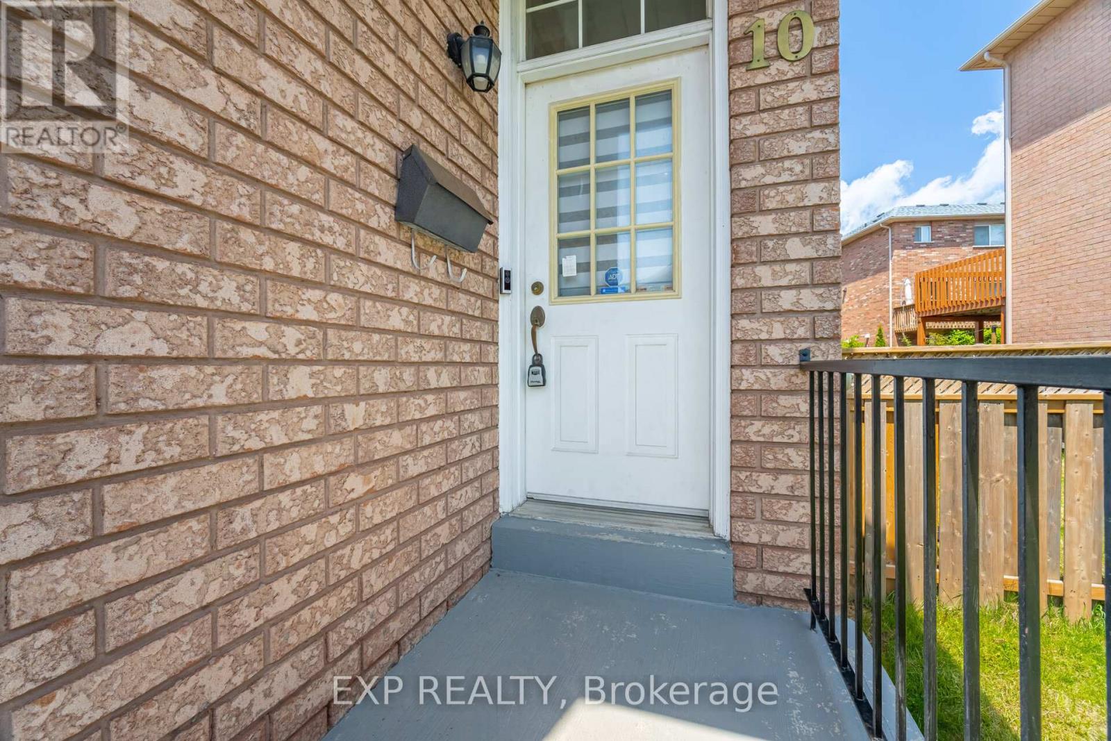 10 Seton Park Road, Toronto (Flemingdon Park), Ontario  M3C 3Z6 - Photo 4 - C12502522