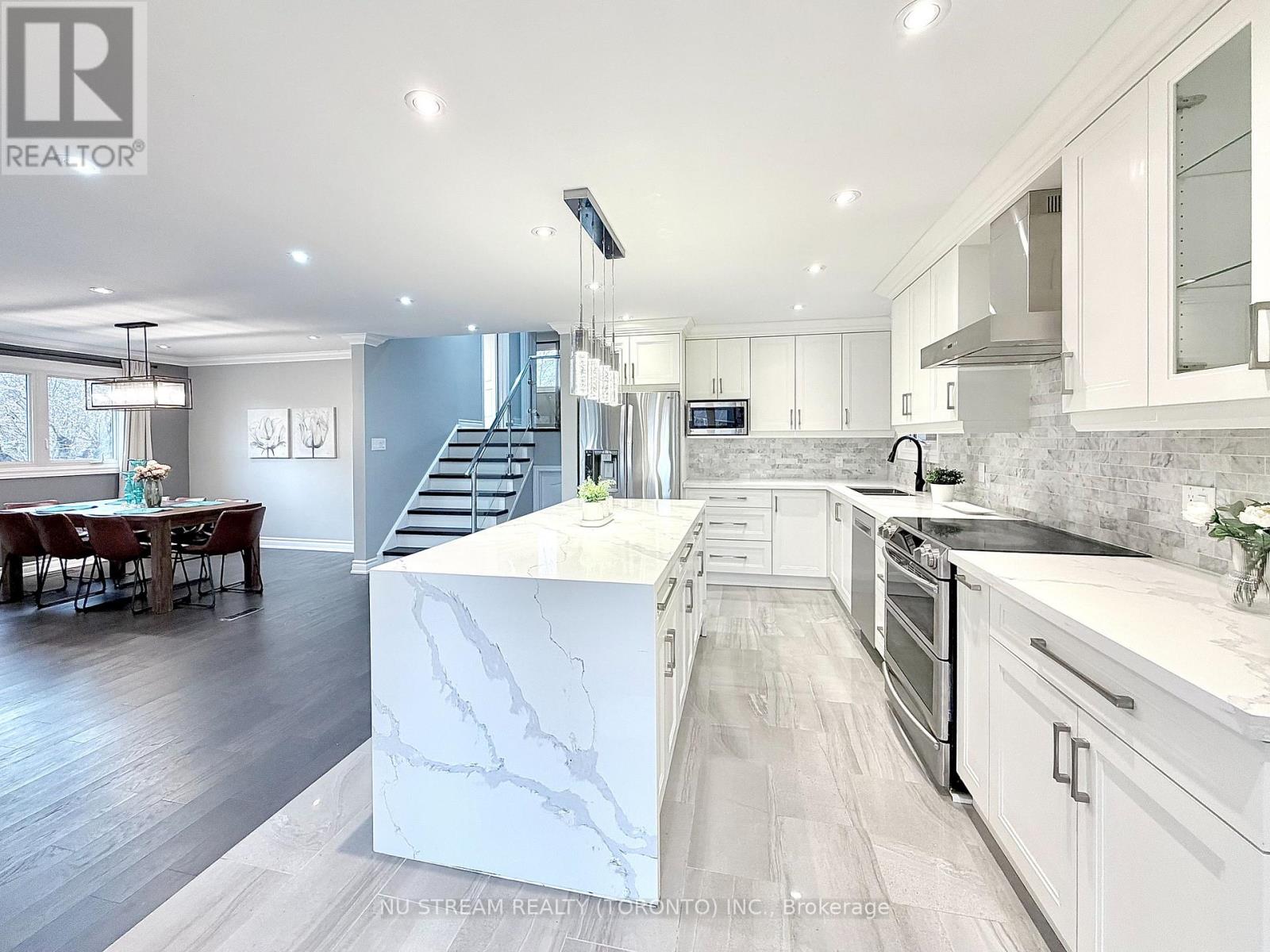 3 Mosedale Crescent, Toronto, Ontario  M2J 3A3 - Photo 3 - C12584194