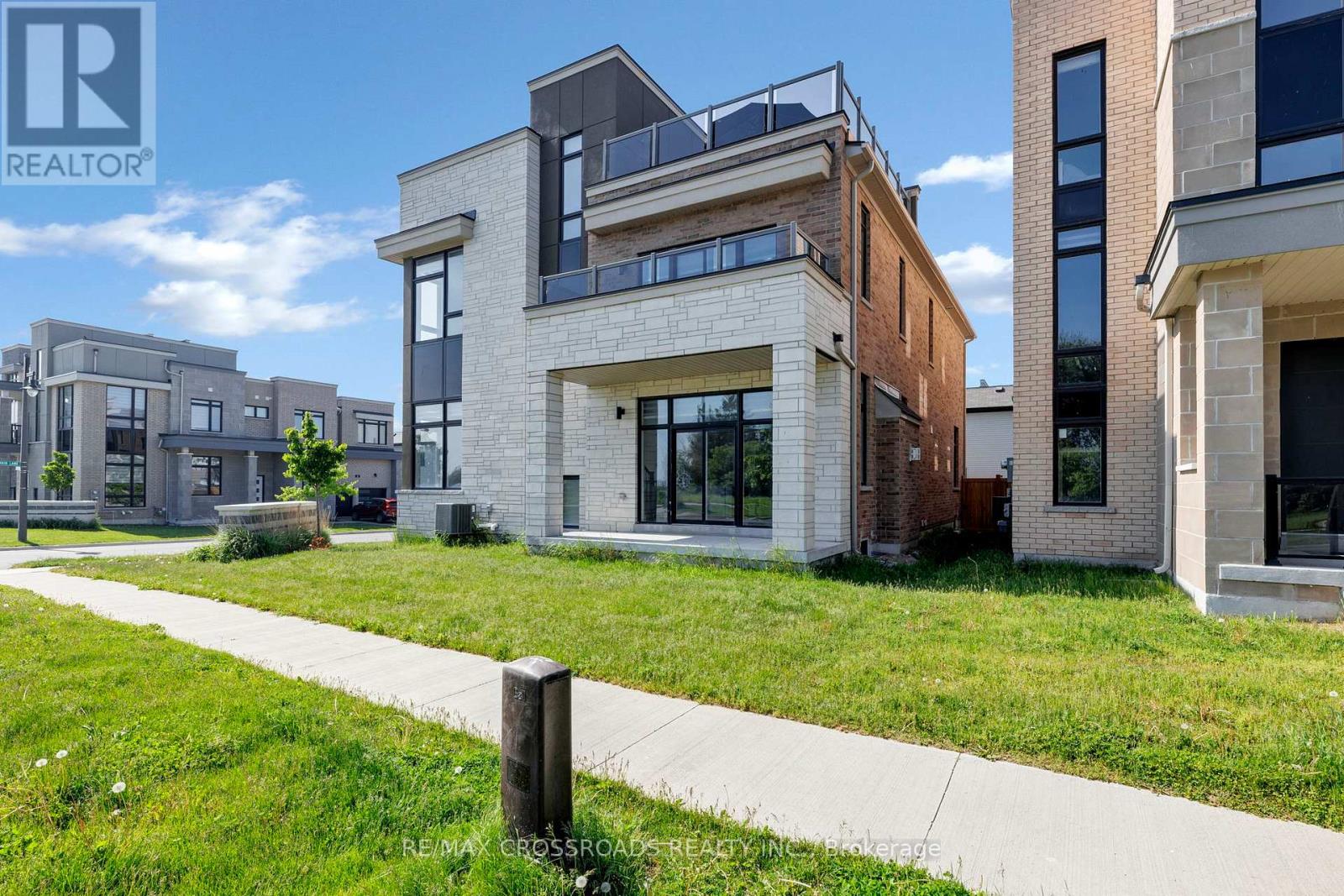 3 LARKIN LANE, Clarington, Ontario