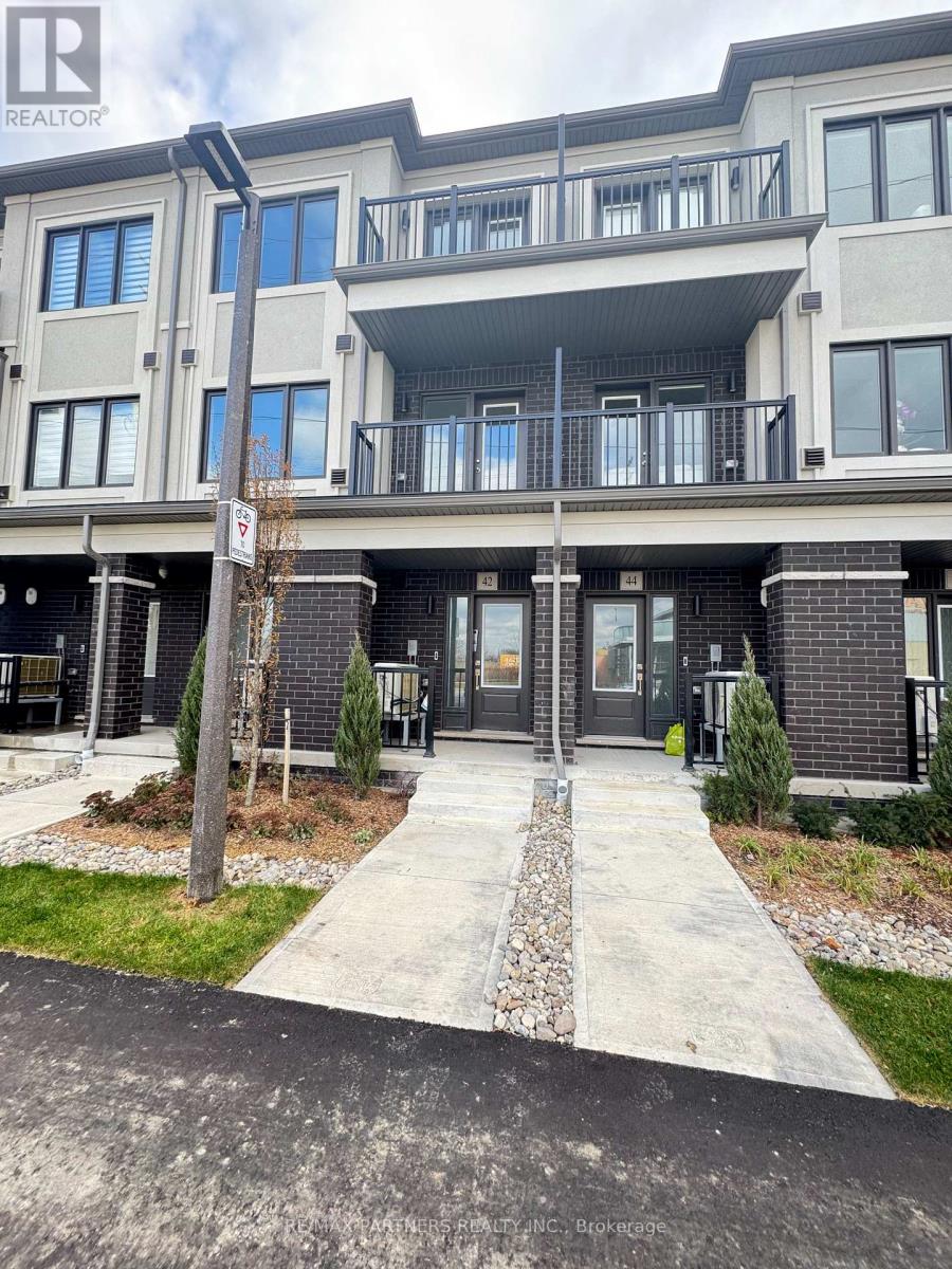 42 Matawin Lane, Richmond Hill, Ontario  L4B 3X9 - Photo 2 - N12584196