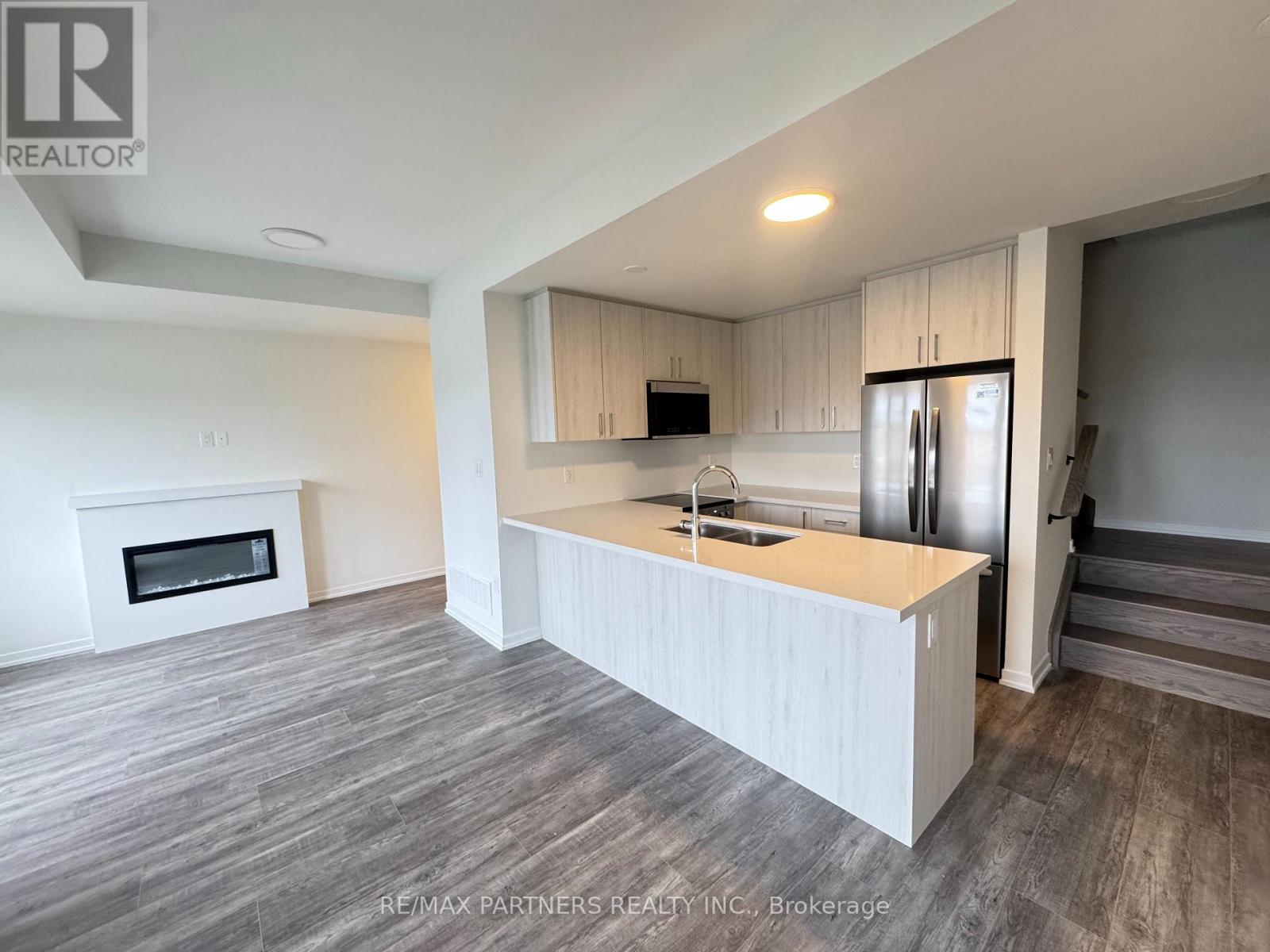 42 Matawin Lane, Richmond Hill, Ontario  L4B 3X9 - Photo 3 - N12584196