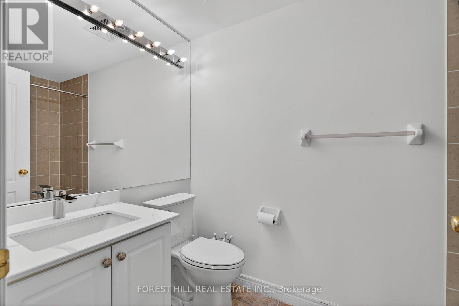 707 - 100 Promenade Circle, Vaughan, Ontario  L4J 7W7 - Photo 8 - N12584218