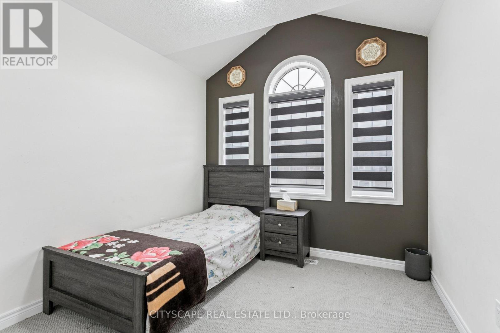 72 Finegan Circle, Brampton, Ontario  L7A 4Z8 - Photo 18 - W12584198