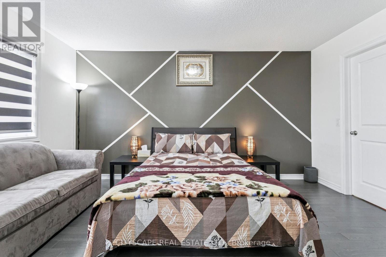 72 Finegan Circle, Brampton, Ontario  L7A 4Z8 - Photo 24 - W12584198