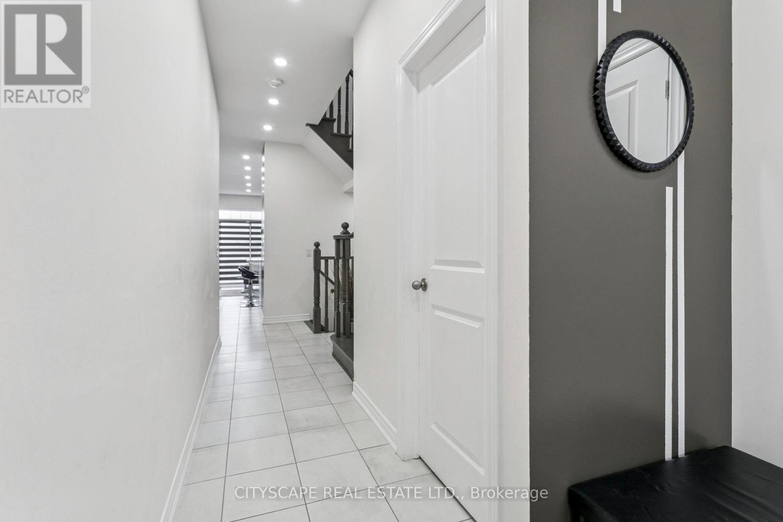 72 Finegan Circle, Brampton, Ontario  L7A 4Z8 - Photo 3 - W12584198