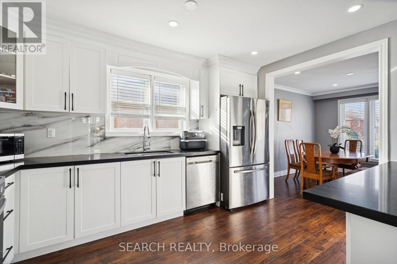 151 The Westway, Toronto, Ontario  M9P 2B6 - Photo 10 - W12584200