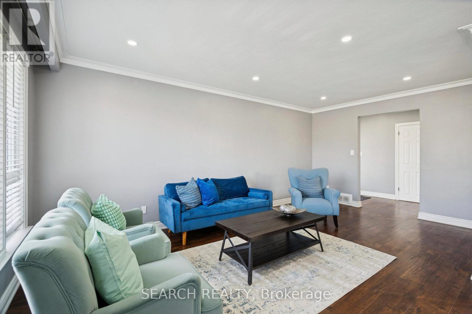 151 The Westway, Toronto, Ontario  M9P 2B6 - Photo 3 - W12584200