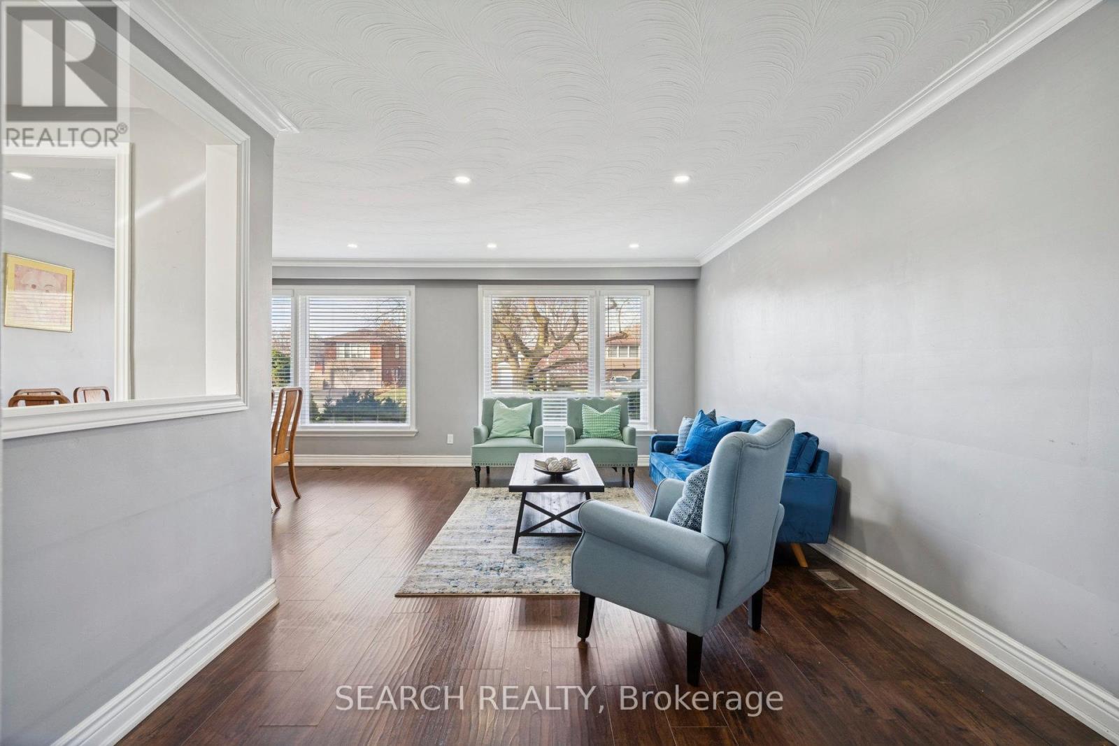 151 The Westway, Toronto, Ontario  M9P 2B6 - Photo 4 - W12584200