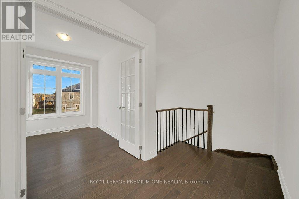 32 James Walker Avenue, Caledon, Ontario  L7C 0H1 - Photo 2 - W12584204