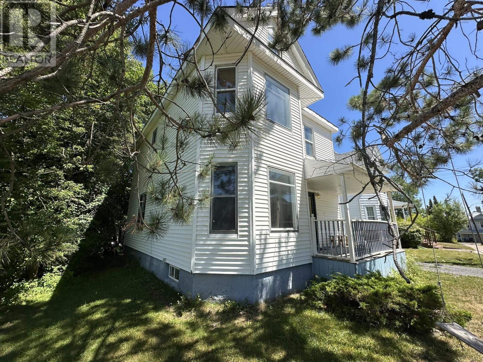 12 Fairview Avenue, Stellarton, Nova Scotia  B0K 1S0 - Photo 3 - 202520030