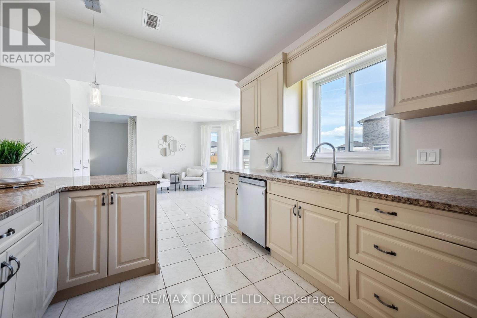 91 Hampton Ridge Drive E, Belleville, Ontario  K8N 0E6 - Photo 14 - X12436749