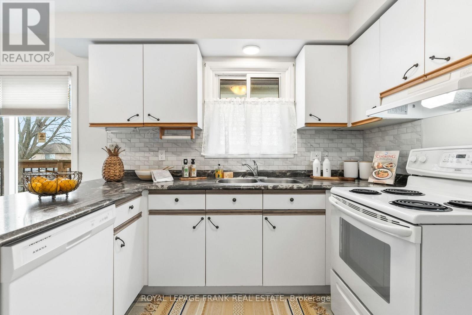 13 Mcfeeters Crescent, Clarington, Ontario  L1C 4G6 - Photo 12 - E12584282