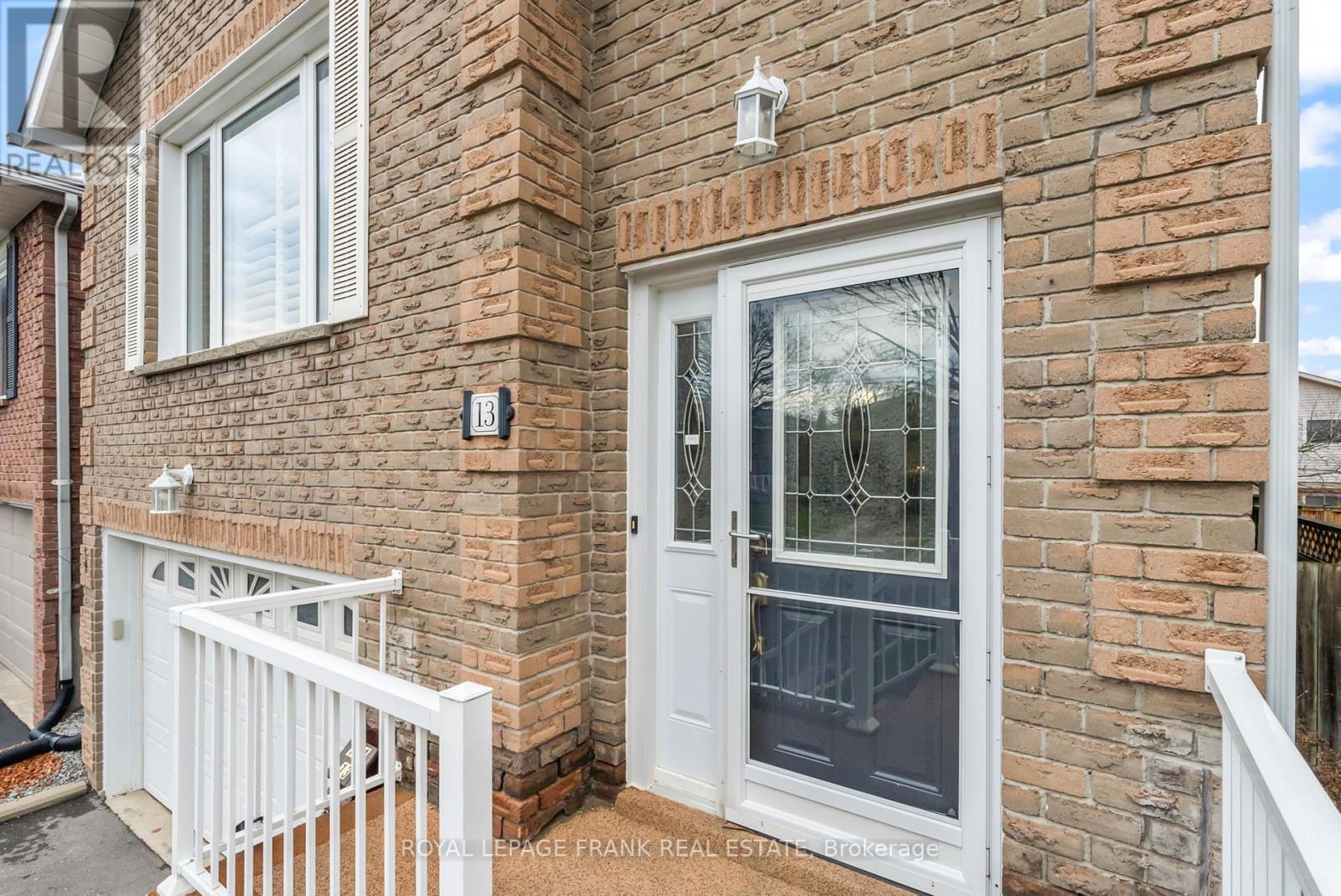 13 Mcfeeters Crescent, Clarington, Ontario  L1C 4G6 - Photo 3 - E12584282