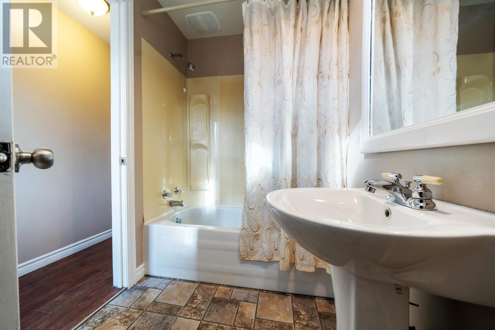 21 Beech Street, Trenton, Nova Scotia  B0K 1X0 - Photo 19 - 202528457