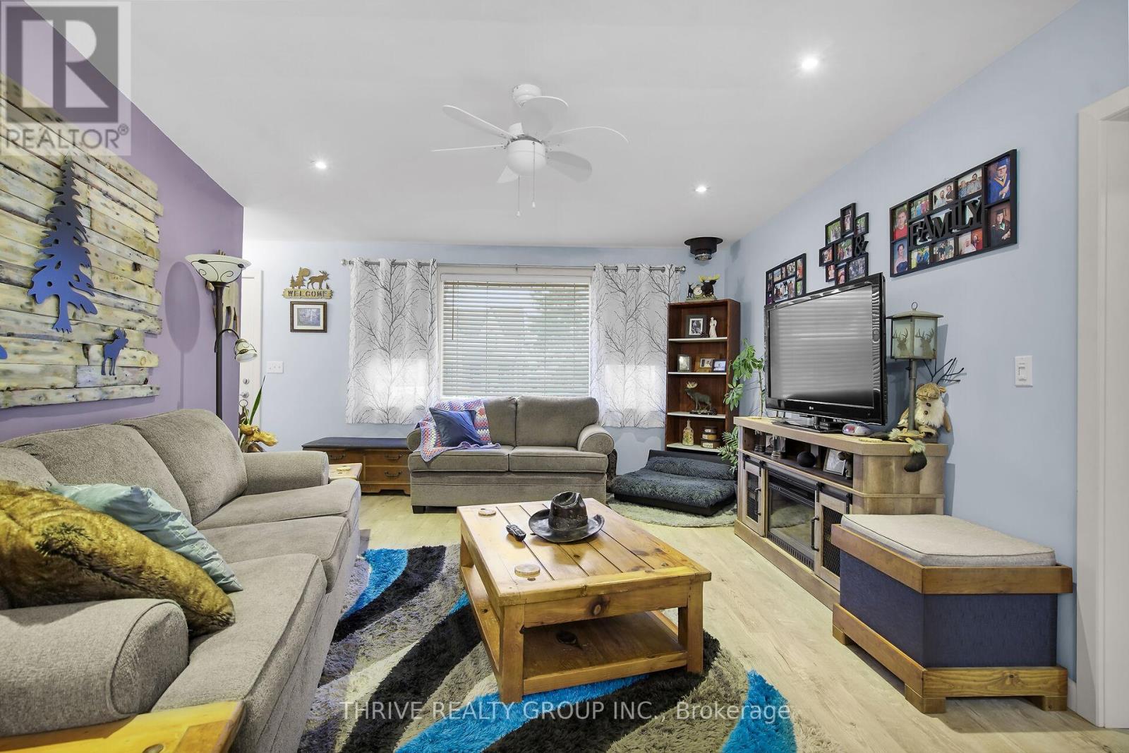 136 Victoria Street, Southwest Middlesex, Ontario  N0L 1M0 - Photo 11 - X12584246