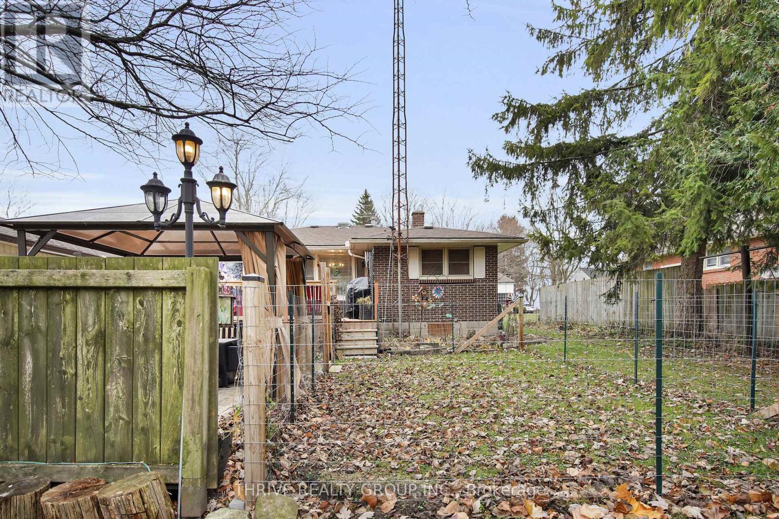 136 Victoria Street, Southwest Middlesex, Ontario  N0L 1M0 - Photo 24 - X12584246