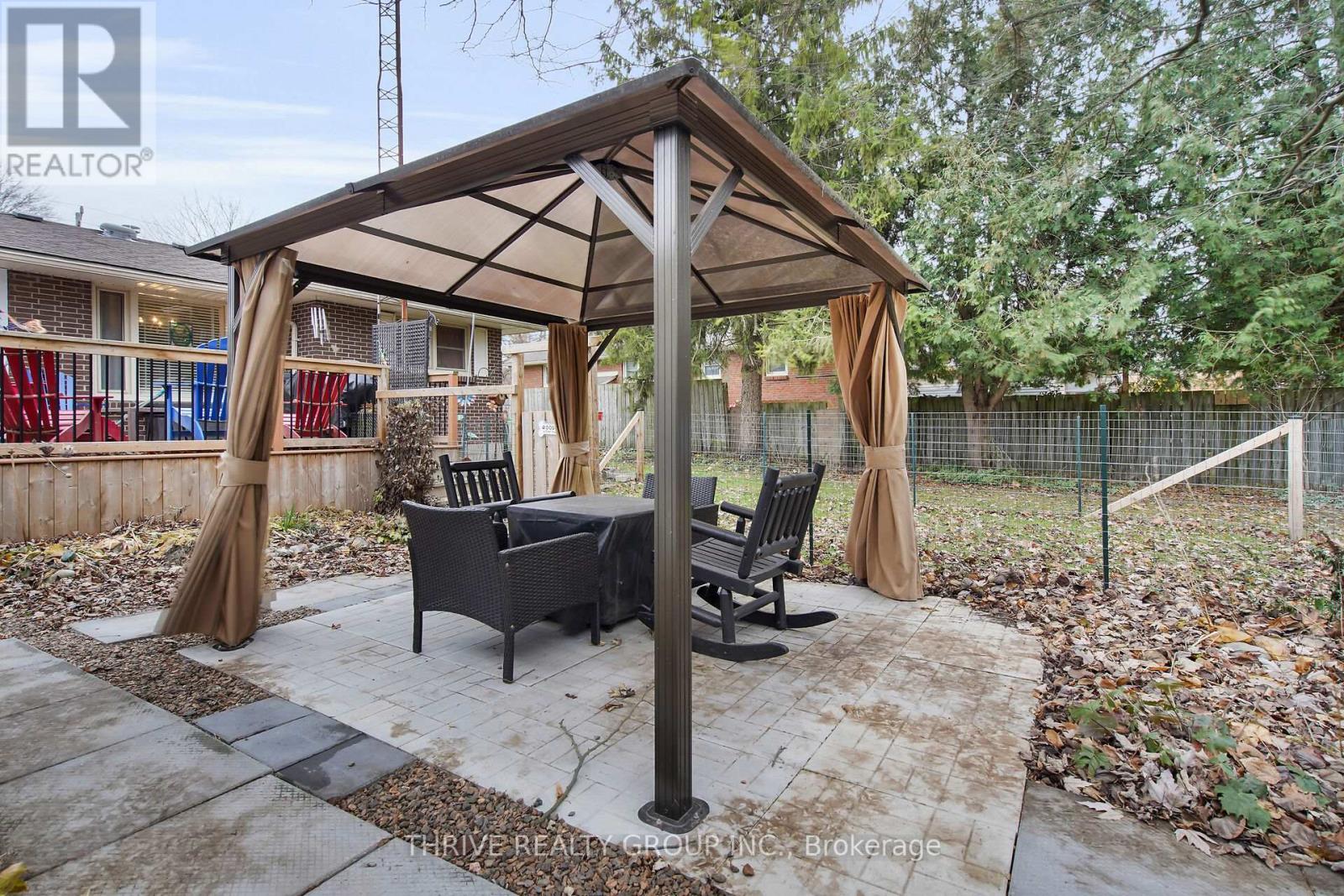 136 Victoria Street, Southwest Middlesex, Ontario  N0L 1M0 - Photo 29 - X12584246