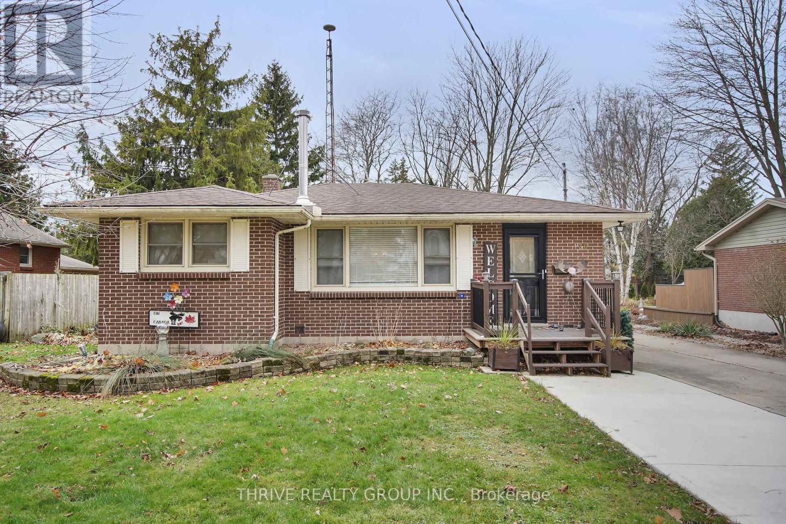 136 Victoria Street, Southwest Middlesex, Ontario  N0L 1M0 - Photo 3 - X12584246