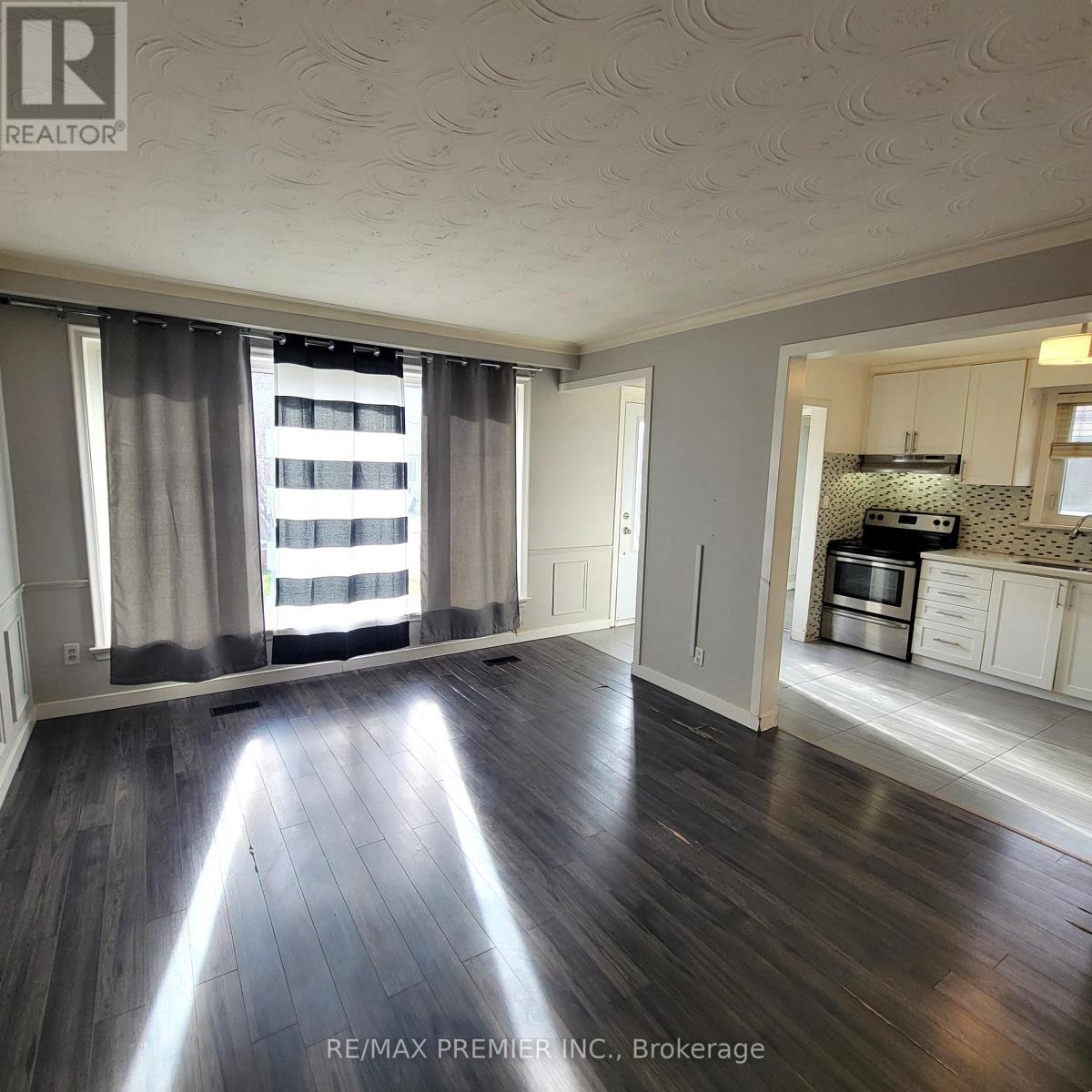 20 Heavitree Drive, Toronto, Ontario  M3L 1K6 - Photo 6 - W12583738