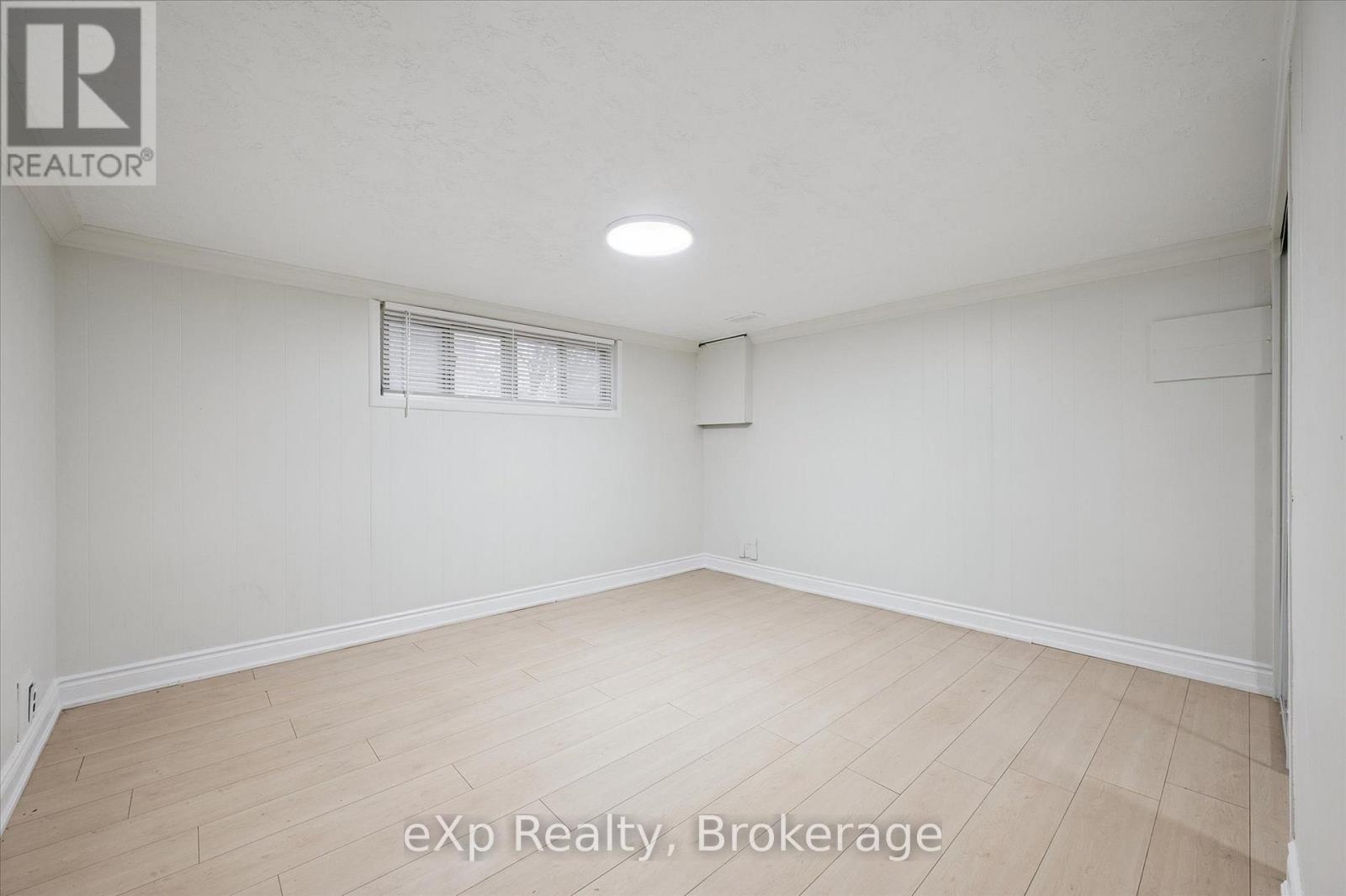 53 Nicklin Crescent, Guelph, Ontario N1H 5G1 - Photo 38 - X12584278