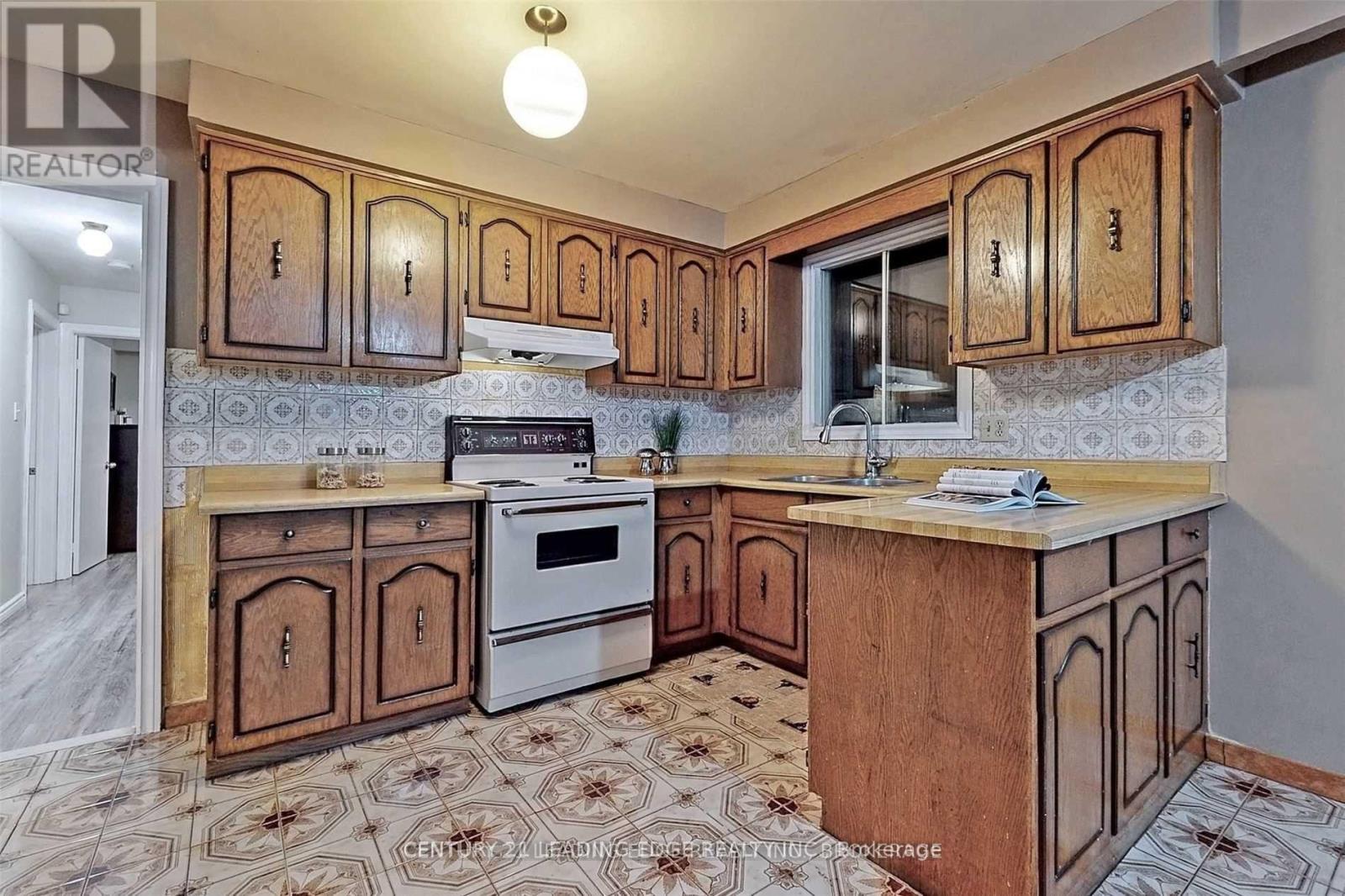 69 Fred Bland Crescent, Toronto, Ontario  M1J 3L7 - Photo 8 - E12584270