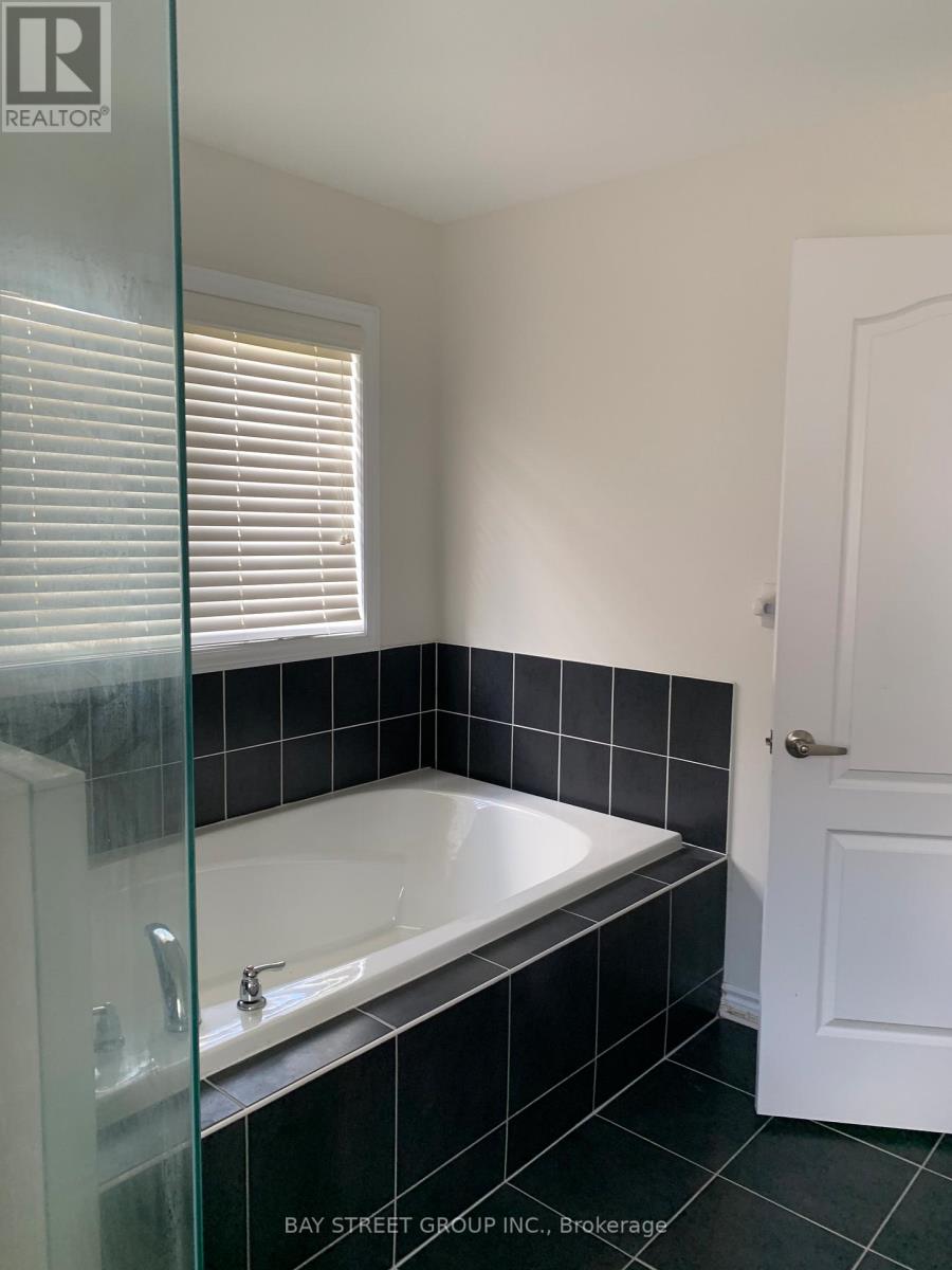 97 Redmond Crescent, Springwater, Ontario  L9X 1Z8 - Photo 10 - S12584248