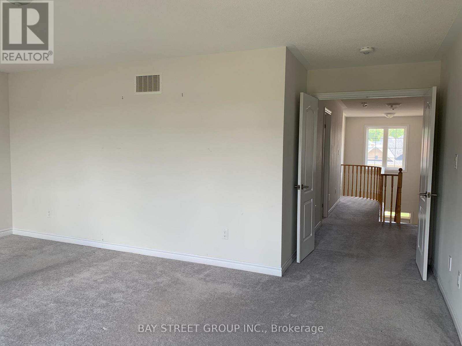 97 Redmond Crescent, Springwater, Ontario  L9X 1Z8 - Photo 6 - S12584248